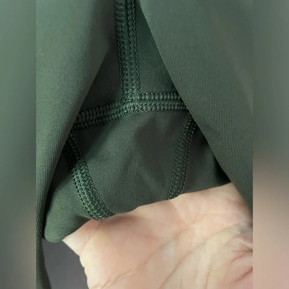 Lululemon Womens Lululemon Vent It Out Crop 17” Gator Green/Cyber Stripe size 4 - Picture 6 of 9